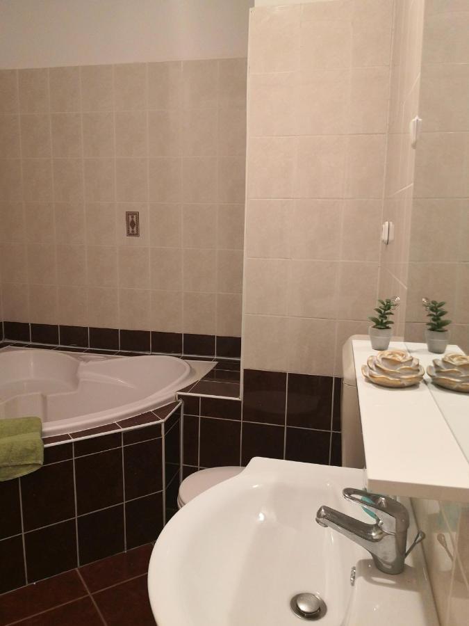 Oasis Apartman Szeged Exteriör bild