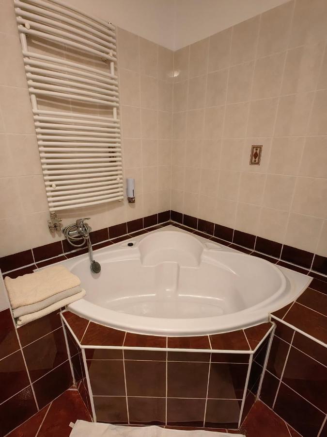 Oasis Apartman Szeged Exteriör bild